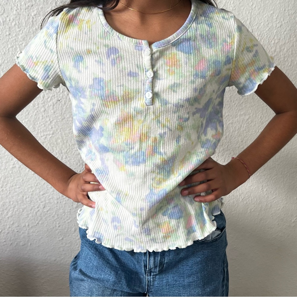Cute rainbow tee with lettuce hem sleeves, art class